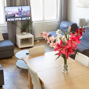 Apartments In Mala Strana - 10 Minutes From Charles Bridge