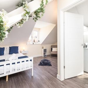 Spacious City Centre Penthouse Gem - Cathedral Views!