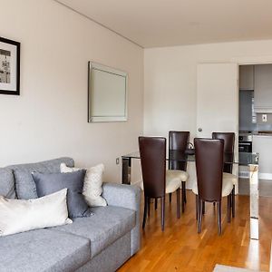 Appartement à 2 Chambres à Coucher