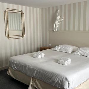 Chambre Lit King-Size avec Accès aux Personnes Handicapées
