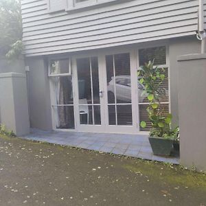 1 Queen Bed And 1 Sofa Bed, Studio B, 25 Glenfell Place, Epsom, Auckland