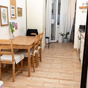Homely 4 Bedroom Apartment - Old Town - By Upstairs