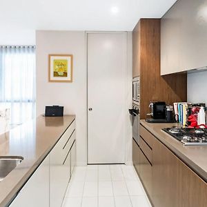 Leafy Inner City Apartment Camperdown