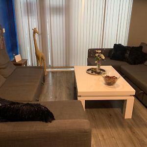 2 Bedroom Free Parking By Concert Square Sleeps 8