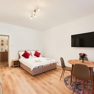 Appartement à 2 Chambres à Coucher