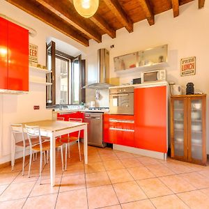 Guest Planet - Rosso Milano Apartment - Navigli Area