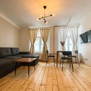1 Bd Old Town Apartment - 2 Min From Dome Church