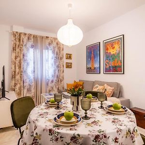 Piso Con Patio Privado Y Parking Nervion Sevilla