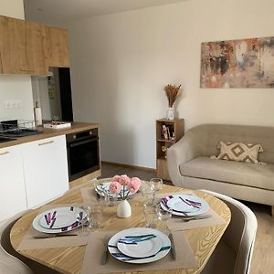 Appartement à 2 Chambres à Coucher