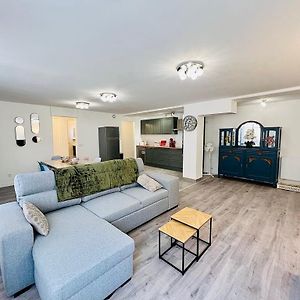 Appartement à 2 Chambres à Coucher
