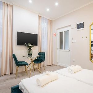 Kiraly 33 - Hidden Gem - Best Location By Bqa