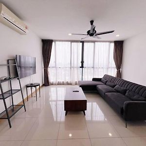 Appartement à 3 Chambres à Coucher