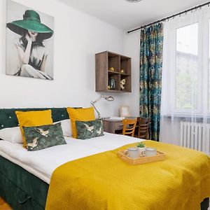 Rodzinny Apartament Z Dwiema Sypialniami Niedaleko Centrum Krakowa By Noclegi Renters