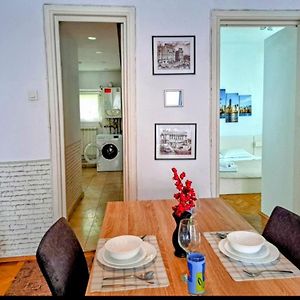 Appartement à 2 Chambres à Coucher