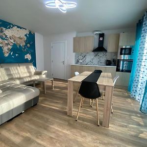 Appartement à 4 Chambres à Coucher