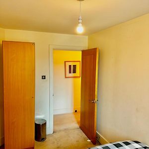 Budget,Cosy Double Bedroom - Shared Bathroom