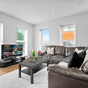 Luxury Two Bedroom Apartment - Secure Parking - Birmingham City Centre - 195M