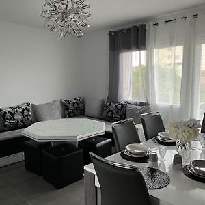 Appartement à 3 Chambres à Coucher