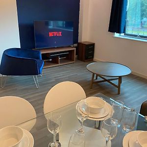 2 Bedroom 2 Bathroom City Centre Apartment