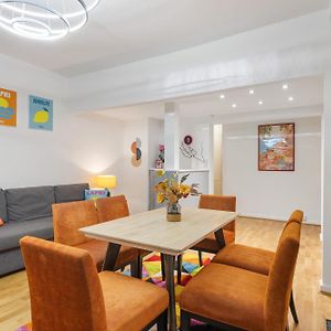 Hyde Park Arty Apartment
