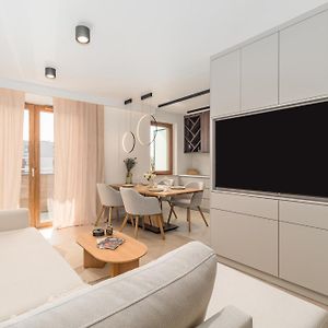 Krakow Prestige Suites - 61M2, Parking, Balcony, Workspace, Ac - By Rentujemy