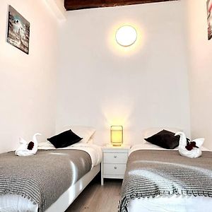 Appartement à 2 Chambres à Coucher