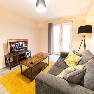 Fabulous 2 Bedroom Apartment In Machester