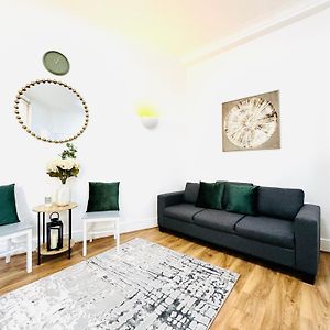 Appartement à 2 Chambres à Coucher