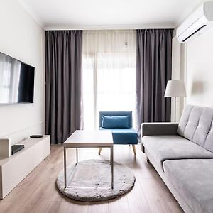Chic & Luxury Apartment By Mennica Residence