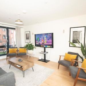 Spacious 4Br 4Ba Gated Townhouse With Balconies, Central Jq