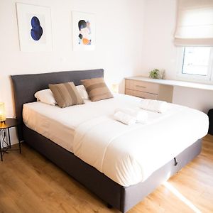 Urban Comfort 2 Bdrm Next To Metro