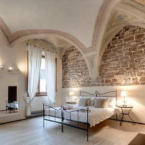 Calzaiuoli Apartments By Mamo Florence