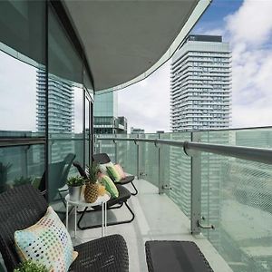 New Superior Lakeview Luxury 3-Bedroom Suite On High Floor