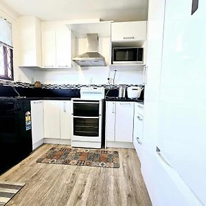 Lovely 2-Bedroom Apartment With Free Parking