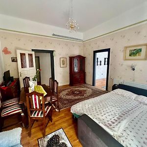 Appartement à 3 Chambres à Coucher