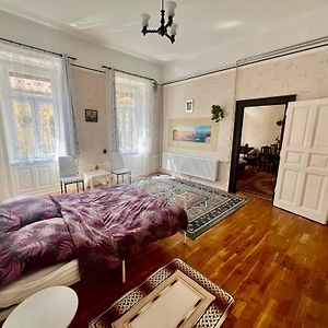 Appartement à 3 Chambres à Coucher