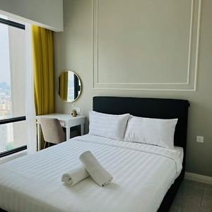 Studio Lit King-Size