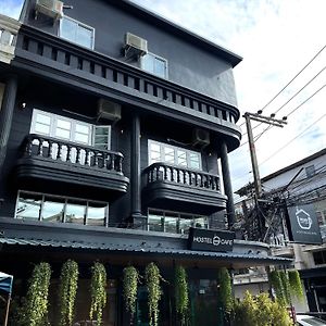 Champagne Hostel & Cafe
