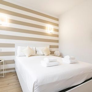 Charming Apartment 230M From Isola M5