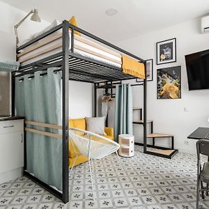Studio Lit King-Size