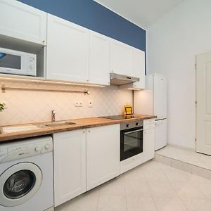 Cosy, Retro-Styled Flat In Beautiful Zizkov
