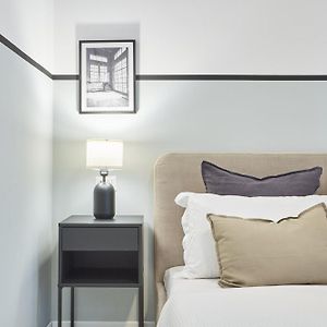 Elegante Appartamento Minimal Dai Tocchi Botanici
