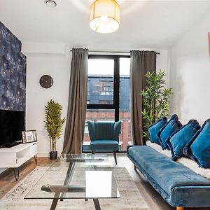 Oceanic Bliss: 2 Bed 2 Bath + Free Park + Netflix