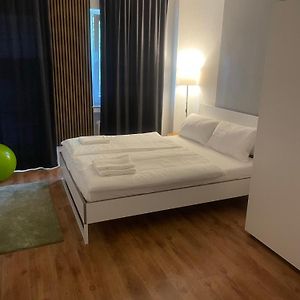 Koeln Wohnung 4 Min Naehe Von Hbf Und Dom Mit Garten ,Balkon & Office