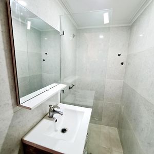 Appartement à 3 Chambres à Coucher