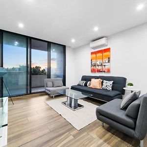Chic 2 Bedroom Apt With Parking & Darling Harbour-10Mins Walk