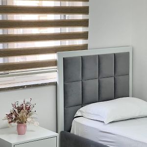 Komuna Parisit New Apartment