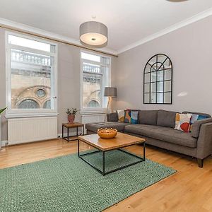 Appartement à 2 Chambres à Coucher