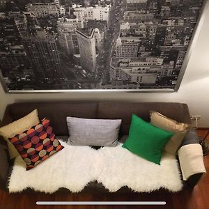 Studio Lit Queen-Size