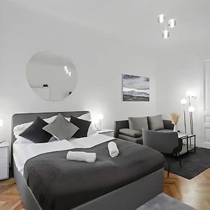 City Apartment, Central, 2 Min To U1 Keplerplatz